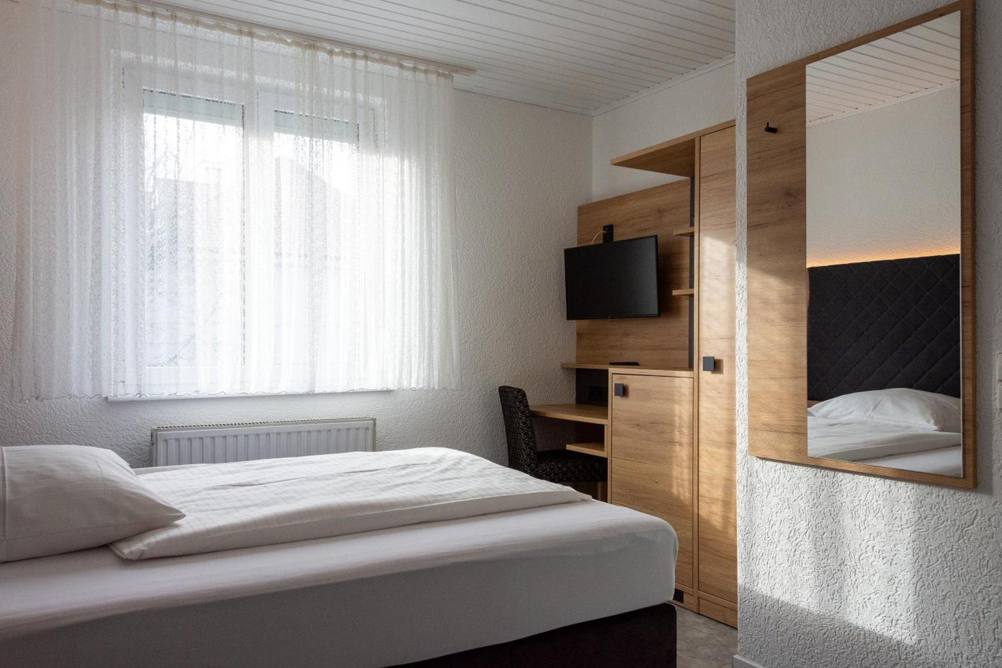 Hotel-Cocco-Bello In Der Villa Foret Людвигсбург Экстерьер фото