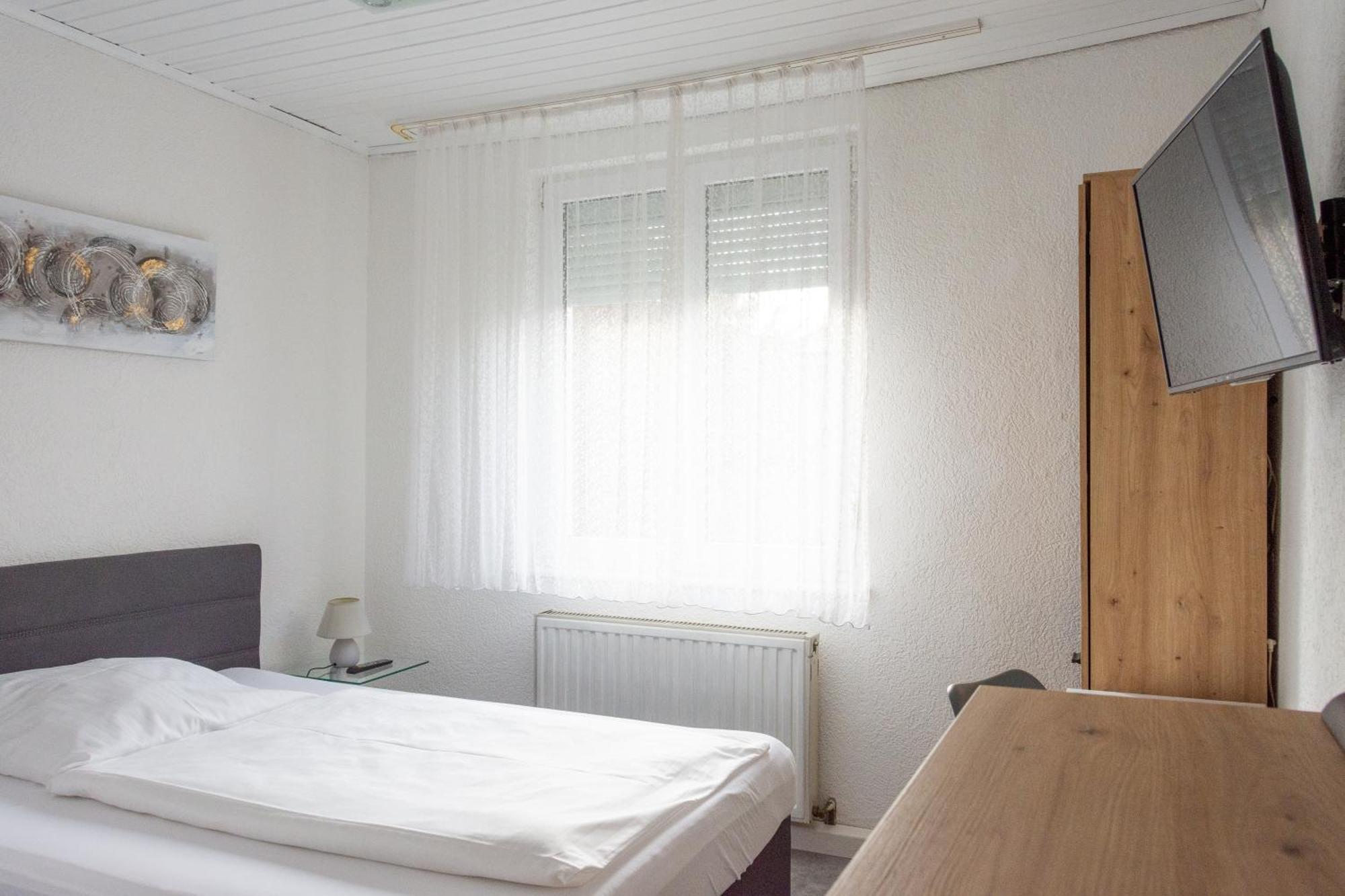Hotel-Cocco-Bello In Der Villa Foret Людвигсбург Экстерьер фото