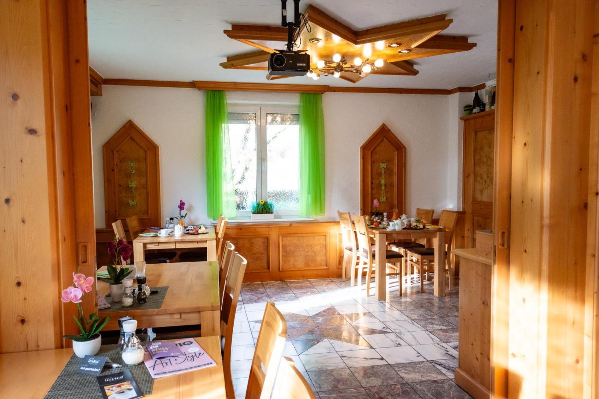 Hotel-Cocco-Bello In Der Villa Foret Людвигсбург Экстерьер фото